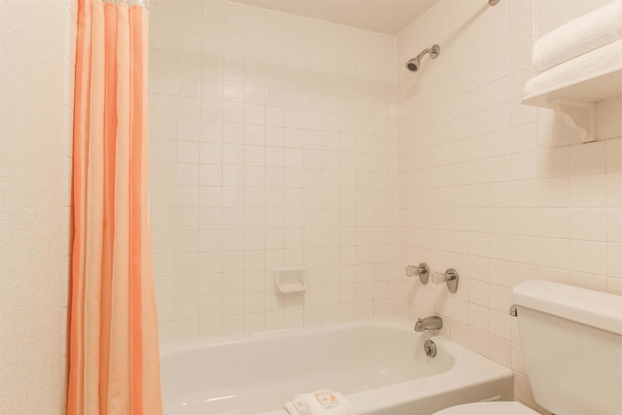 Imagen de la habitación del Hotel La Quinta Inn and Suites By Wyndham San Francisco Airport N. Foto 10