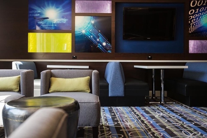 Imagen de los interiores del Hotel La Quinta Inn and Suites By Wyndham San Jose Airport. Foto 13