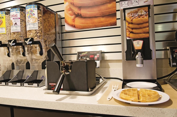 Imagen del bar/restaurante del Hotel La Quinta Inn and Suites By Wyndham San Jose Airport. Foto 4