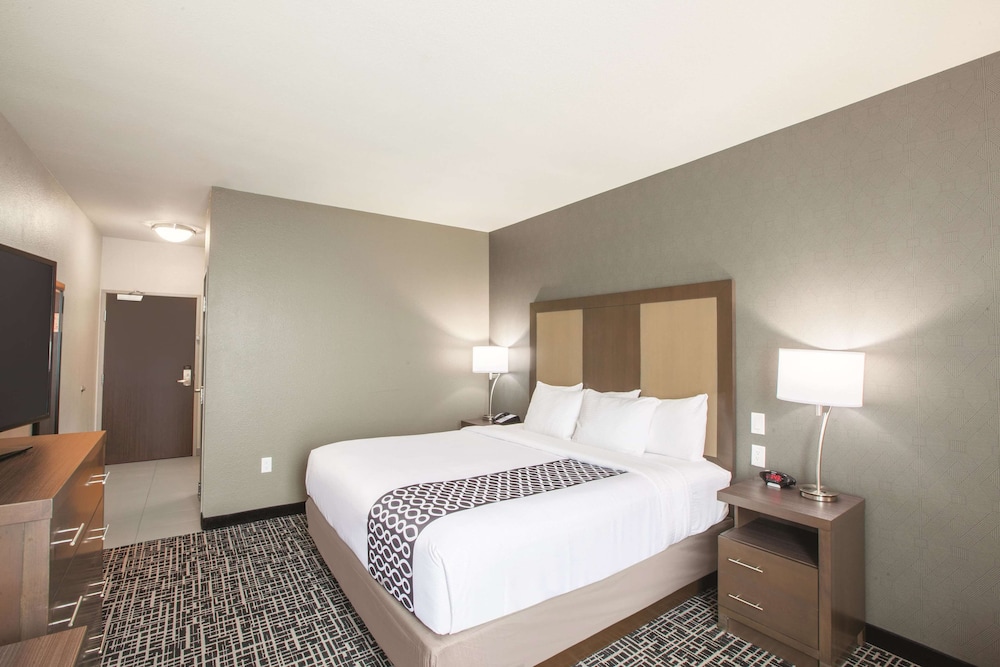 Imagen de la habitación del Hotel La Quinta Inn and Suites By Wyndham San Marcos Outlet Mall. Foto 5