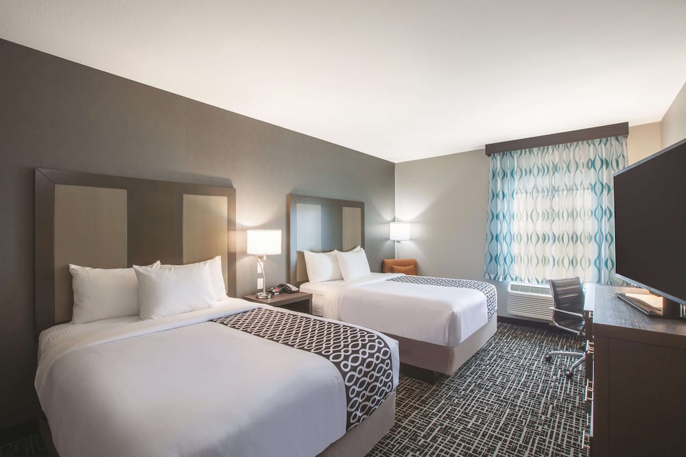 Imagen de la habitación del Hotel La Quinta Inn and Suites By Wyndham San Marcos Outlet Mall. Foto 7