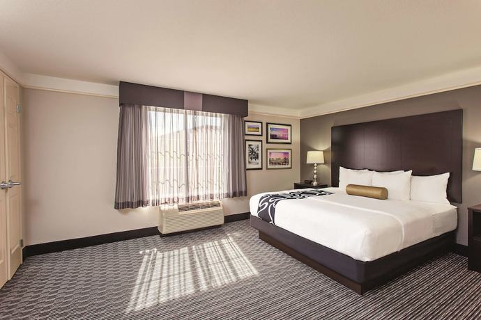 Imagen de la habitación del Hotel La Quinta Inn and Suites By Wyndham Santa Clarita - Valencia. Foto 10