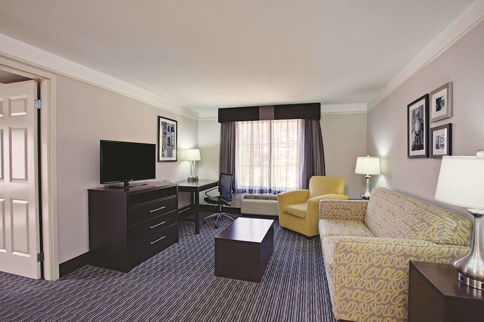Imagen de la habitación del Hotel La Quinta Inn and Suites By Wyndham Santa Clarita - Valencia. Foto 12