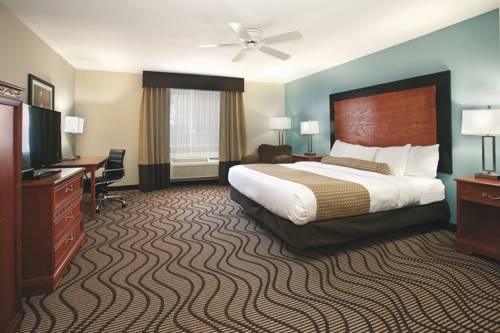 Imagen de la habitación del Hotel La Quinta Inn and Suites By Wyndham Santa Rosa. Foto 7