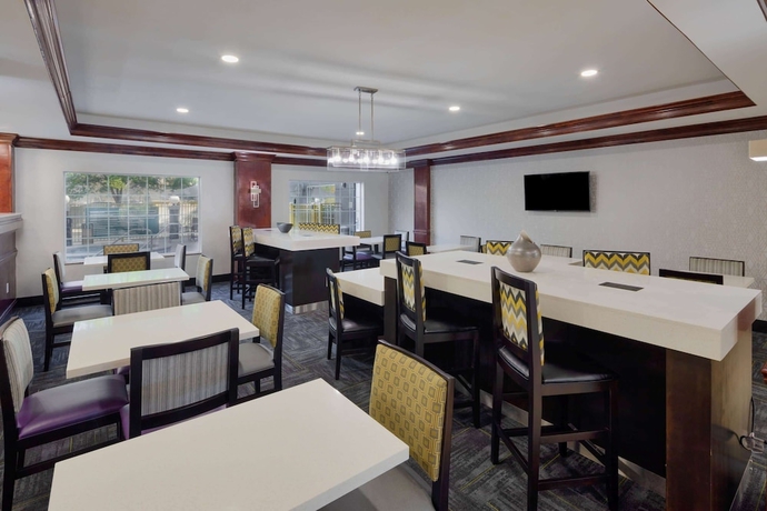 Imagen de los interiores del Hotel La Quinta Inn and Suites By Wyndham Savannah Airport - Pooler. Foto 19