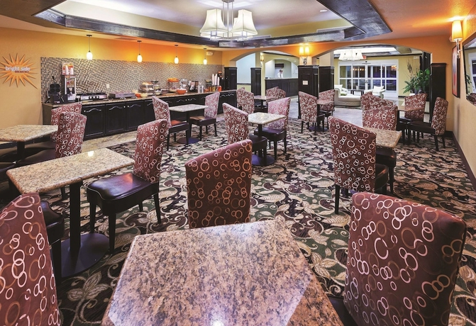 Imagen del bar/restaurante del Hotel La Quinta Inn and Suites By Wyndham Searcy. Foto 3