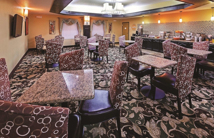 Imagen del bar/restaurante del Hotel La Quinta Inn and Suites By Wyndham Searcy. Foto 4