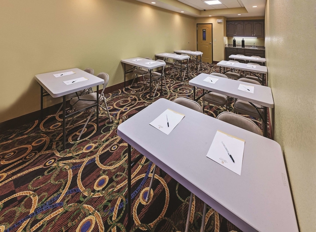 Imagen de los interiores del Hotel La Quinta Inn and Suites By Wyndham Searcy. Foto 17