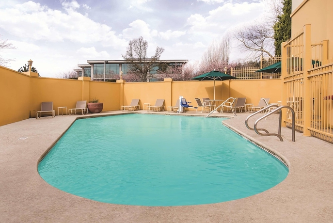 Imagen de la piscina del Hotel La Quinta Inn and Suites By Wyndham Seattle Bellevue/kirkland. Foto 19