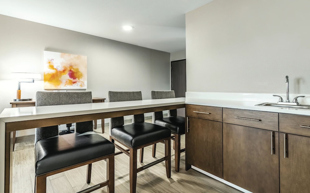 Imagen de la habitación del Hotel La Quinta Inn and Suites By Wyndham Seattle Federal Way. Foto 18