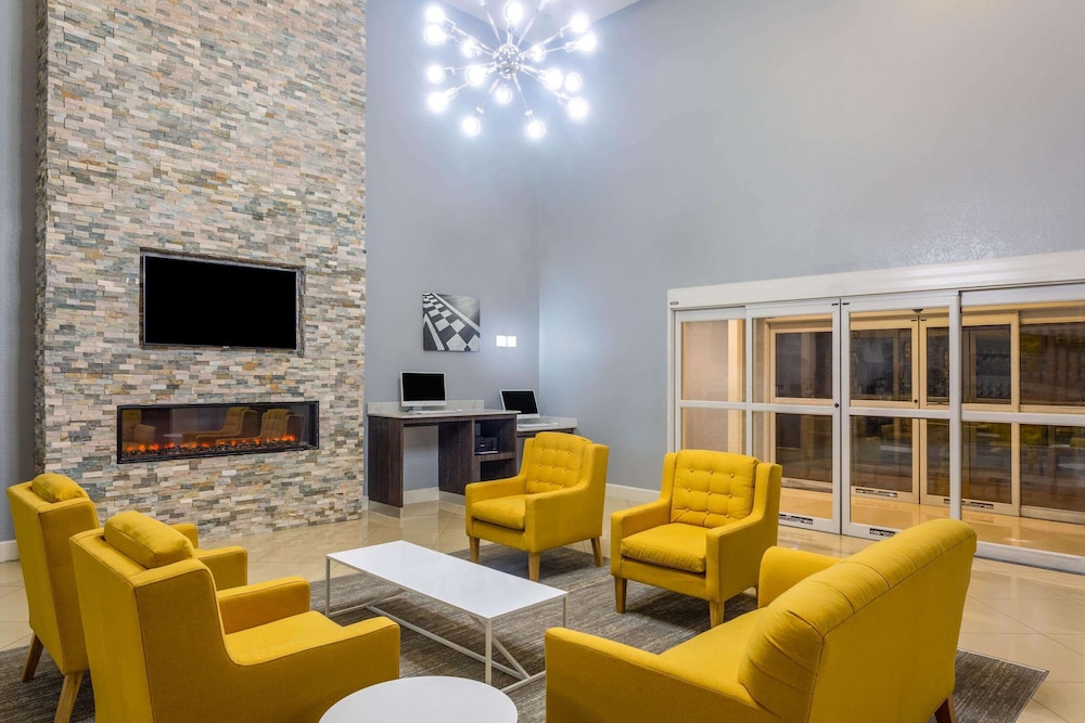 Imagen de los interiores del Hotel La Quinta Inn and Suites By Wyndham Sebring. Foto 18