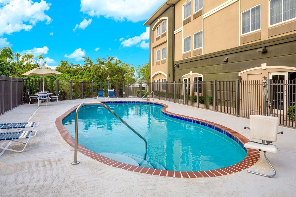 Imagen de la piscina del Hotel La Quinta Inn and Suites By Wyndham Sebring. Foto 20
