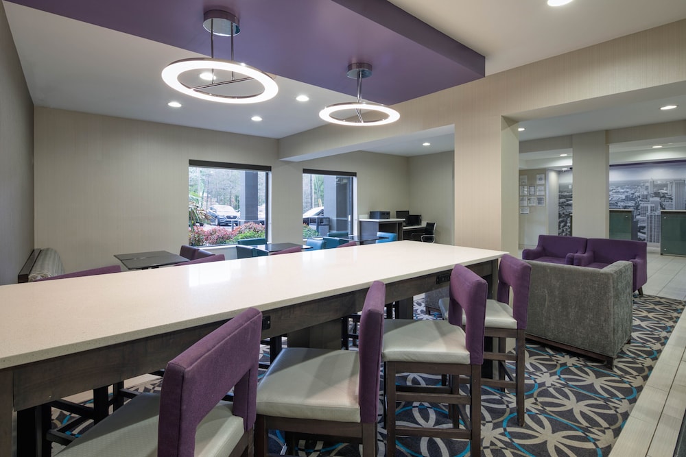 Imagen de los interiores del Hotel La Quinta Inn and Suites By Wyndham Snellville-stone Mountain. Foto 18