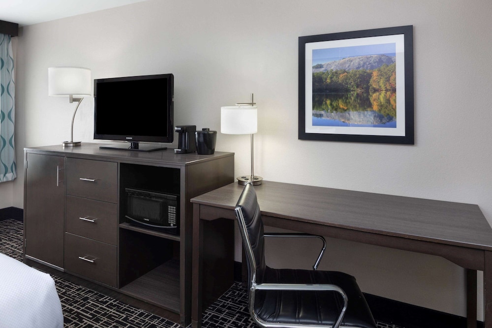 Imagen de la habitación del Hotel La Quinta Inn and Suites By Wyndham Snellville-stone Mountain. Foto 11