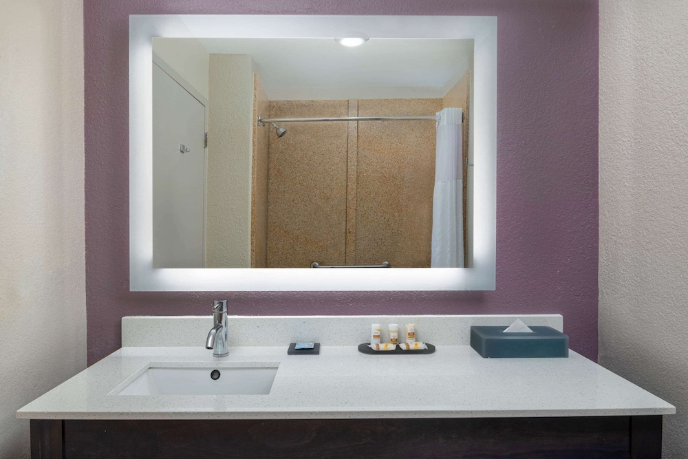 Imagen de la habitación del Hotel La Quinta Inn and Suites By Wyndham Snellville-stone Mountain. Foto 15
