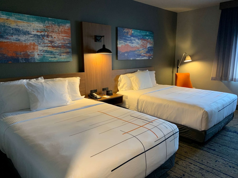 Imagen de la habitación del Hotel La Quinta Inn and Suites By Wyndham Springfield. Foto 4