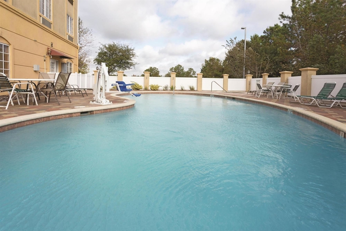 Imagen de la piscina del Hotel La Quinta Inn and Suites By Wyndham St. Augustine. Foto 16