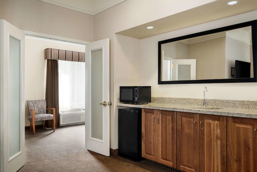 Imagen de la habitación del Hotel La Quinta Inn and Suites By Wyndham St. George. Foto 5