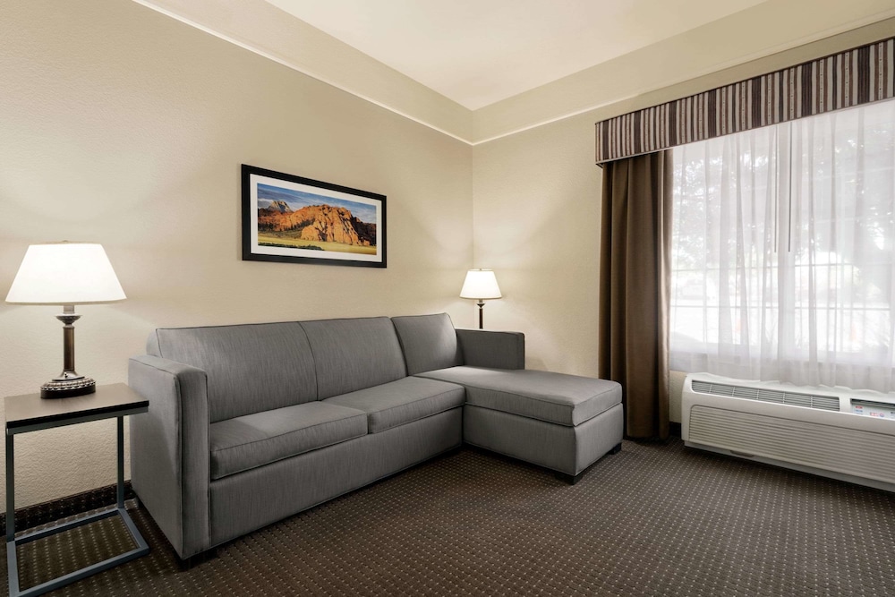 Imagen de la habitación del Hotel La Quinta Inn and Suites By Wyndham St. George. Foto 6