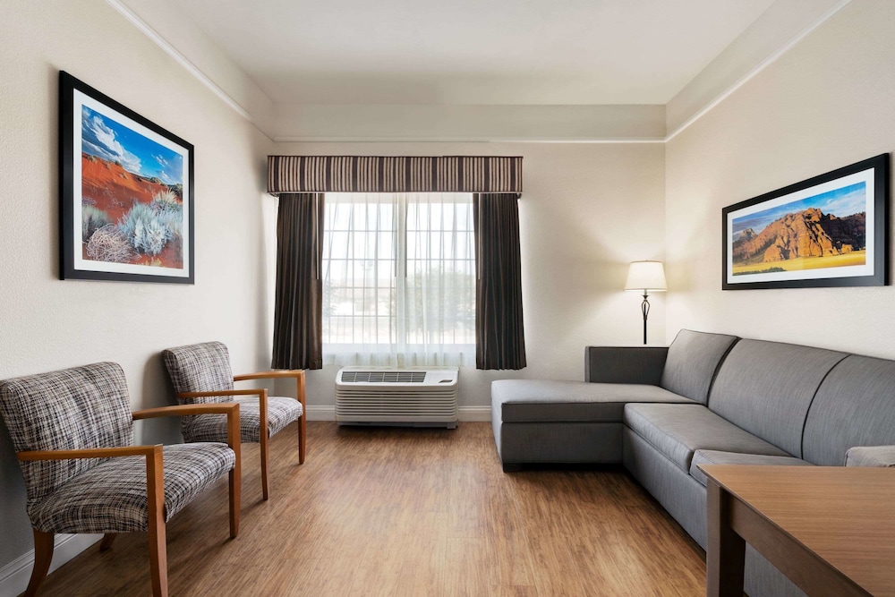 Imagen de la habitación del Hotel La Quinta Inn and Suites By Wyndham St. George. Foto 11