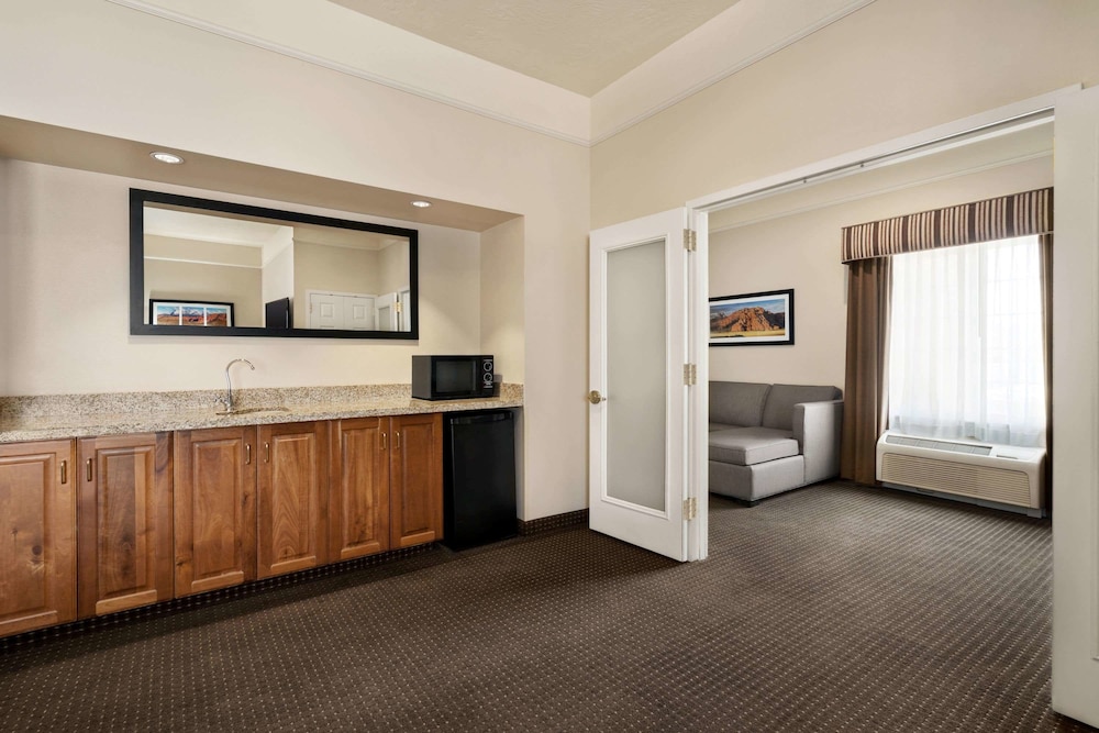 Imagen de la habitación del Hotel La Quinta Inn and Suites By Wyndham St. George. Foto 12