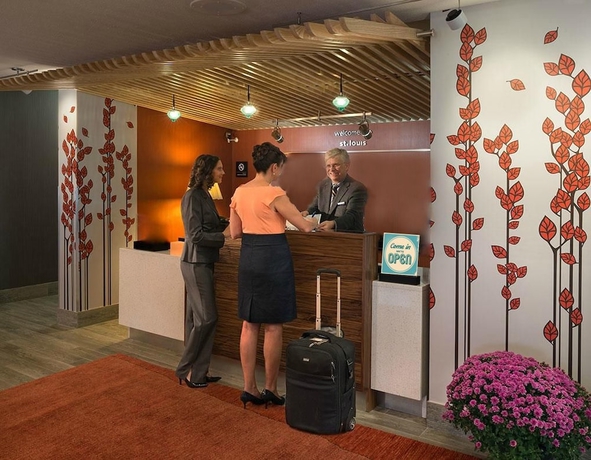 Imagen de los interiores del Hotel La Quinta Inn and Suites By Wyndham St Louis Route 66. Foto 9