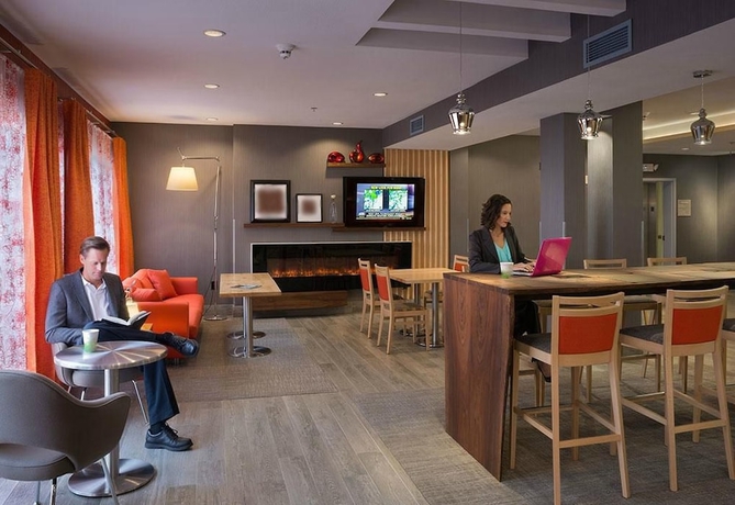 Imagen del bar/restaurante del Hotel La Quinta Inn and Suites By Wyndham St Louis Route 66. Foto 4