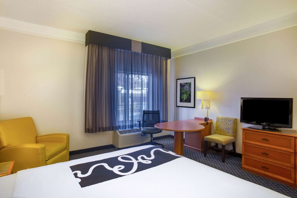Imagen de la habitación del Hotel La Quinta Inn and Suites By Wyndham St. Louis Westport. Foto 5