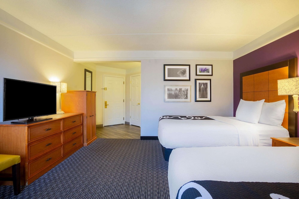 Imagen de la habitación del Hotel La Quinta Inn and Suites By Wyndham St. Louis Westport. Foto 7