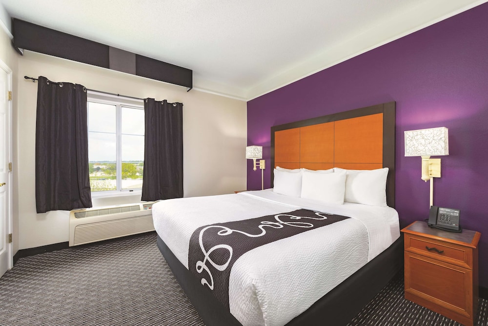 Imagen de la habitación del Hotel La Quinta Inn and Suites By Wyndham St. Louis Westport. Foto 10