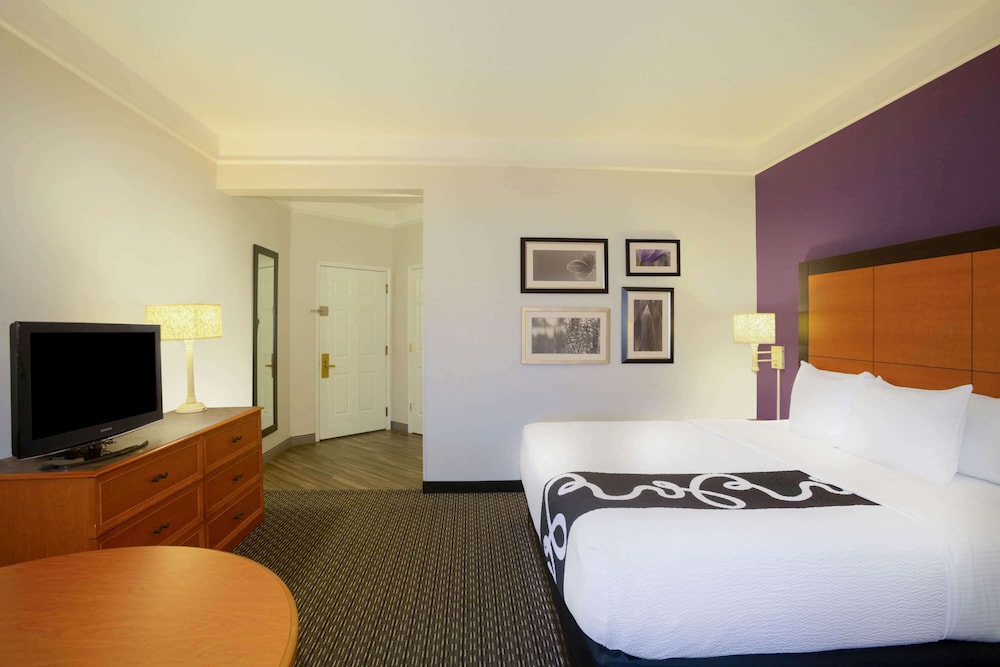Imagen de la habitación del Hotel La Quinta Inn and Suites By Wyndham St. Louis Westport. Foto 15