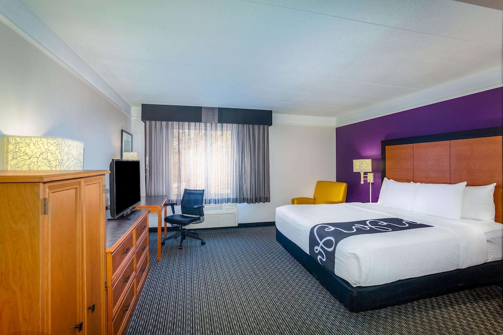 Imagen de la habitación del Hotel La Quinta Inn and Suites By Wyndham St. Louis Westport. Foto 17