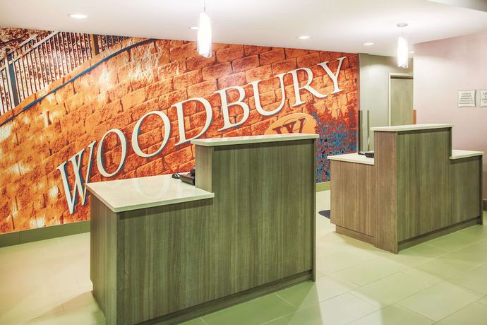 Imagen de los interiores del Hotel La Quinta Inn and Suites By Wyndham St. Paul-woodbury. Foto 8