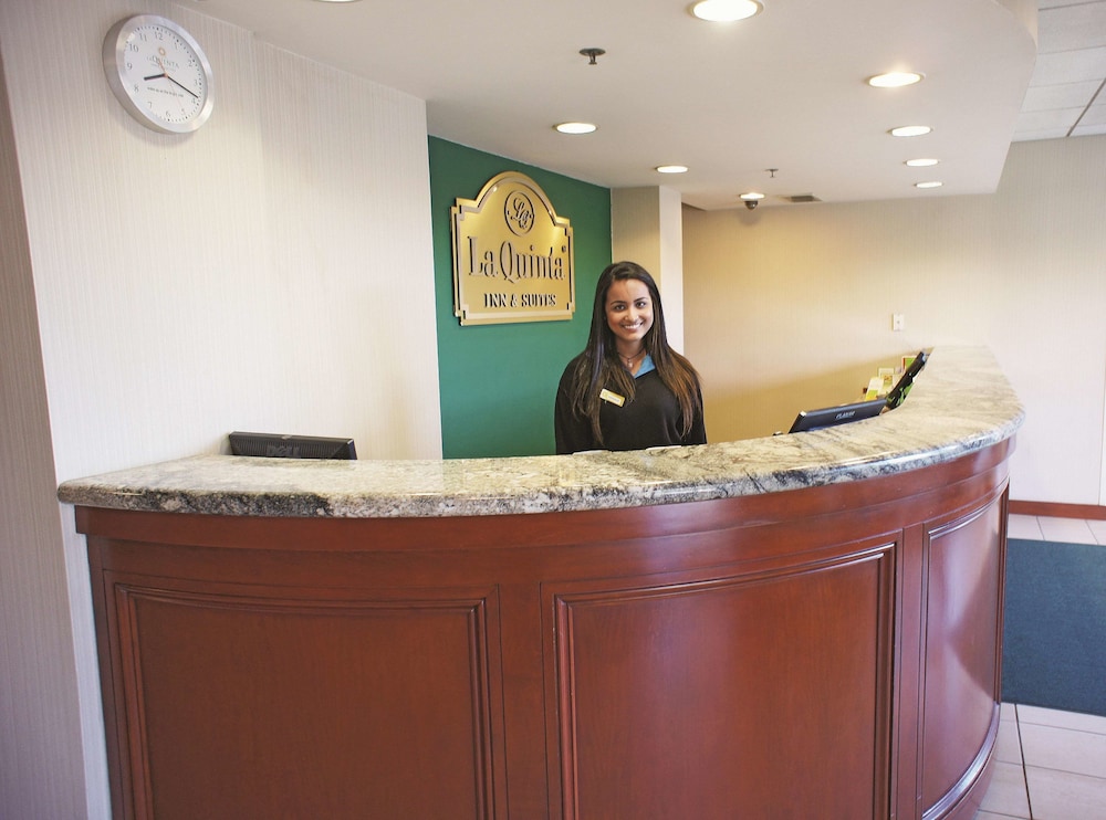 Imagen de los interiores del Hotel La Quinta Inn and Suites By Wyndham Stamford / New York City. Foto 17