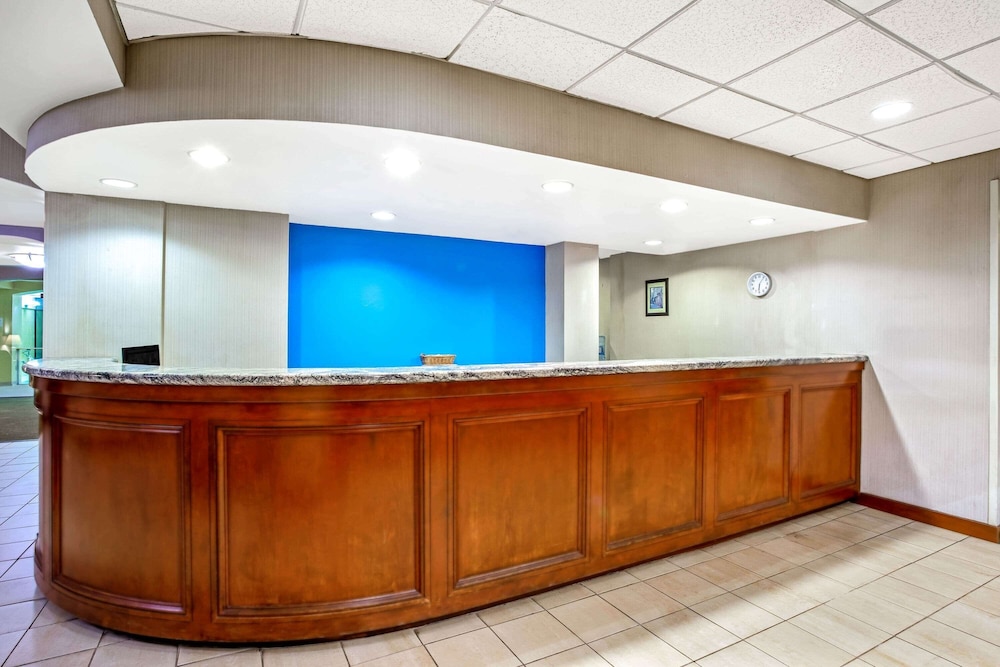 Imagen de los interiores del Hotel La Quinta Inn and Suites By Wyndham Stamford / New York City. Foto 19