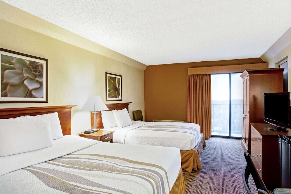 Imagen de la habitación del Hotel La Quinta Inn and Suites By Wyndham Stamford / New York City. Foto 16