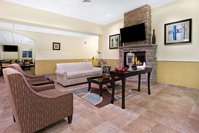 Imagen de los interiores del Hotel La Quinta Inn and Suites By Wyndham Stonington-mystic Area. Foto 9