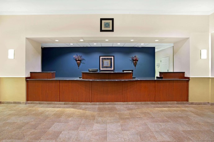 Imagen de los interiores del Hotel La Quinta Inn and Suites By Wyndham Stonington-mystic Area. Foto 10