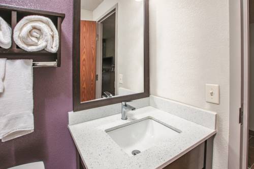 Imagen de la habitación del Hotel La Quinta Inn and Suites By Wyndham Sturbridge. Foto 3