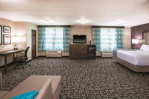 Imagen de la habitación del Hotel La Quinta Inn and Suites By Wyndham Sturbridge. Foto 11