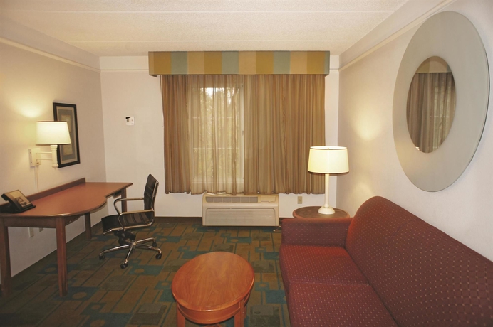 Imagen de la habitación del Hotel La Quinta Inn and Suites By Wyndham Tampa Brandon Regency Park. Foto 7