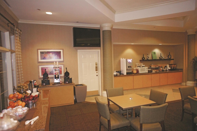 Imagen del bar/restaurante del Hotel La Quinta Inn and Suites By Wyndham Tampa Brandon Regency Park. Foto 4