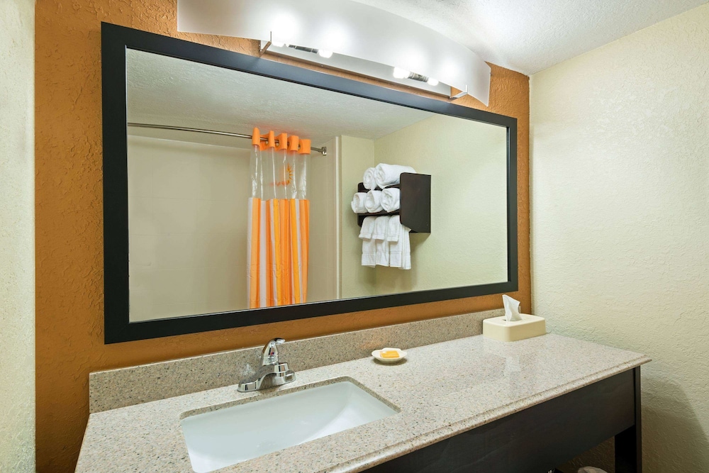 Imagen de la habitación del Hotel La Quinta Inn and Suites By Wyndham Tampa North I-75. Foto 11