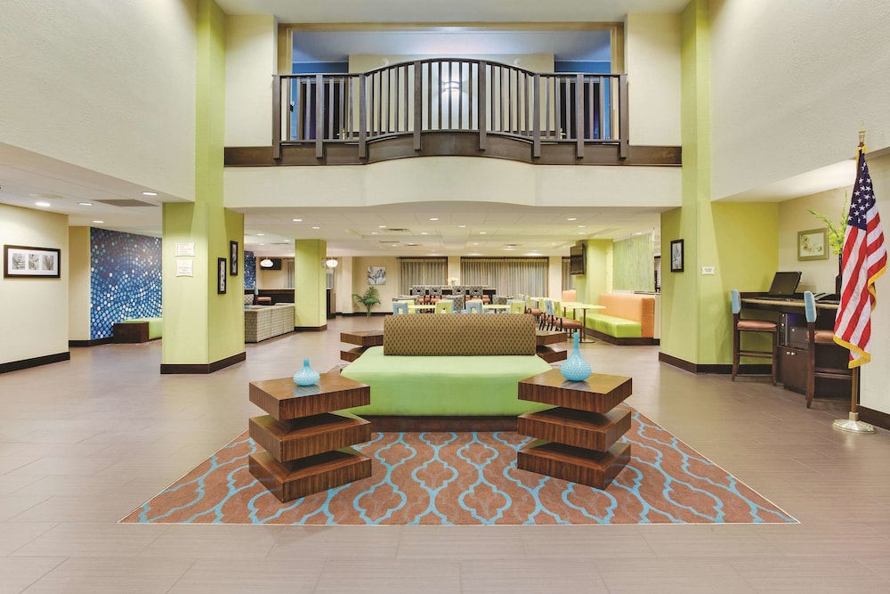 Imagen de los interiores del Hotel La Quinta Inn and Suites By Wyndham Tampa North I-75. Foto 18