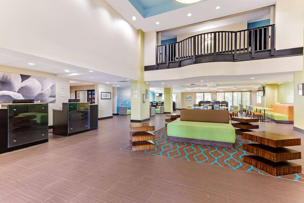Imagen de los interiores del Hotel La Quinta Inn and Suites By Wyndham Tampa North I-75. Foto 19