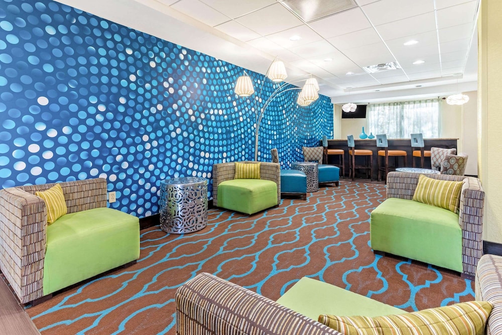 Imagen de los interiores del Hotel La Quinta Inn and Suites By Wyndham Tampa North I-75. Foto 20