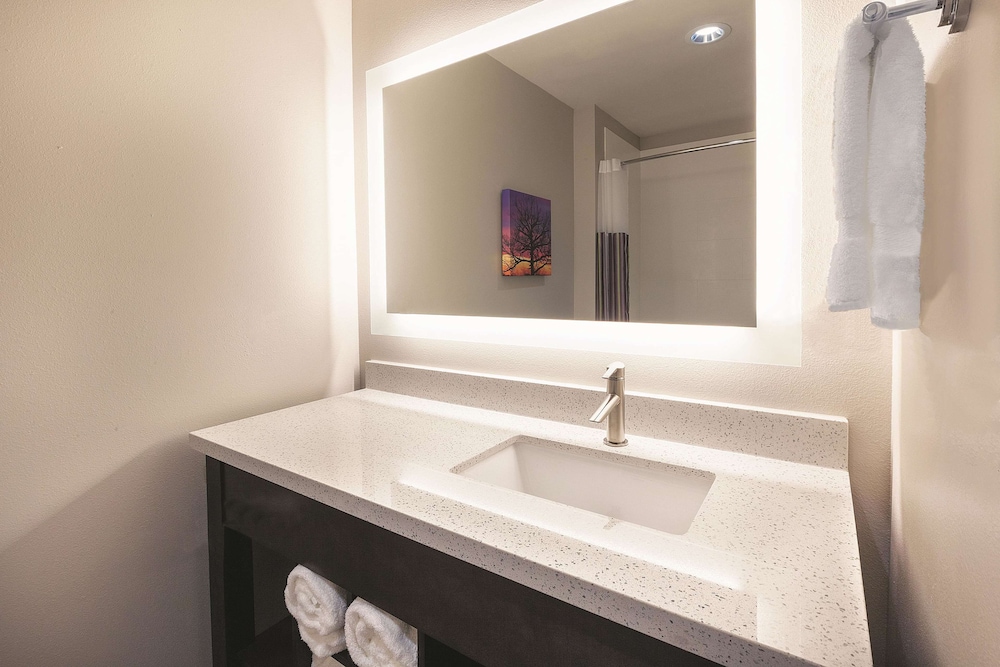 Imagen de la habitación del Hotel La Quinta Inn and Suites By Wyndham Terre Haute. Foto 14