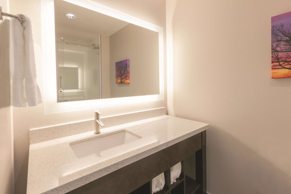 Imagen de la habitación del Hotel La Quinta Inn and Suites By Wyndham Terre Haute. Foto 15