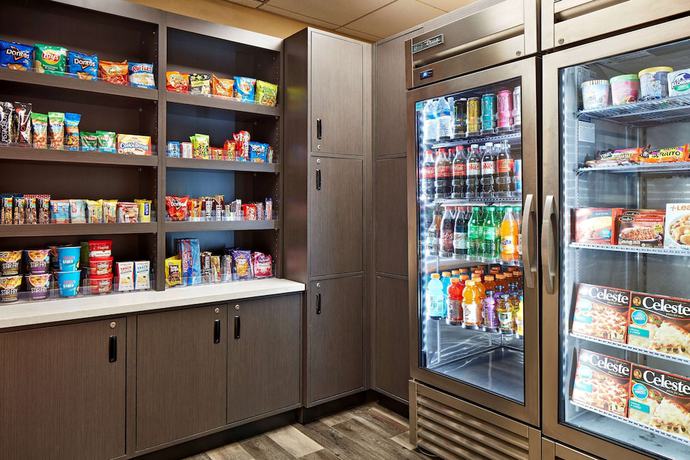 Imagen de los interiores del Hotel La Quinta Inn and Suites By Wyndham Thousand Oaks-newbury Park. Foto 16