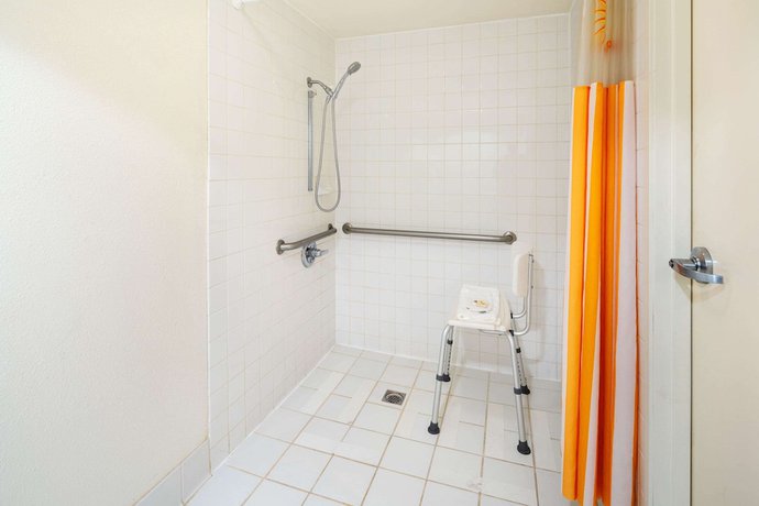 Imagen de la habitación del Hotel La Quinta Inn and Suites By Wyndham Thousand Oaks-newbury Park. Foto 8